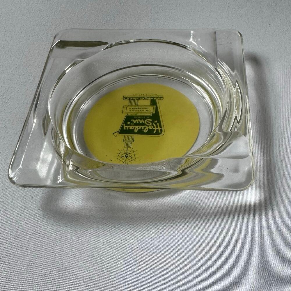 Vintage Holiday Inn Glass Ashtray 4.25” Square Nation’s Innkeeper Collectible - Picture 6 of 6